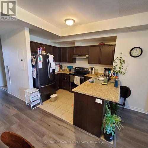 2-02 - 2420 Baronwood Drive, Oakville, ON - Indoor Photo Showing Kitchen