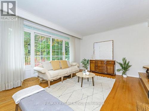 43 Florida Crescent, Toronto, ON - Indoor Photo Showing Living Room