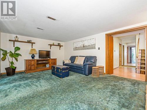 43 Florida Crescent, Toronto, ON - Indoor Photo Showing Living Room