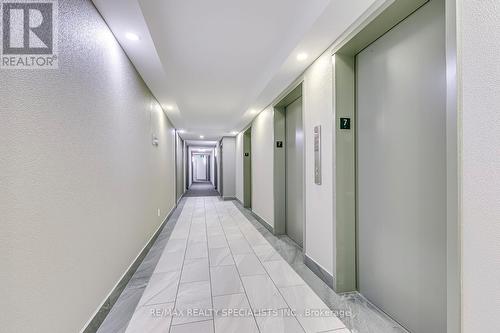 702 - 50 Kingsbridge Gardens, Mississauga, ON - Indoor Photo Showing Other Room