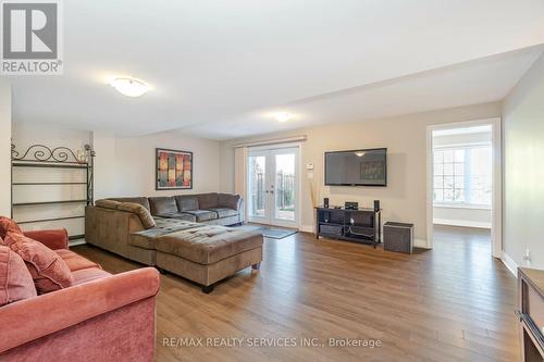 5 Alister Drive, Brampton, ON - Indoor Photo Showing Living Room