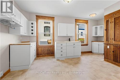 19 Kingston Street, Rideau Lakes (817 - Rideau Lakes (South Crosby) Twp), ON - Indoor Photo Showing Kitchen