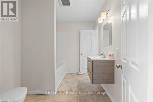 19 Kingston Street, Rideau Lakes (817 - Rideau Lakes (South Crosby) Twp), ON - Indoor Photo Showing Bathroom