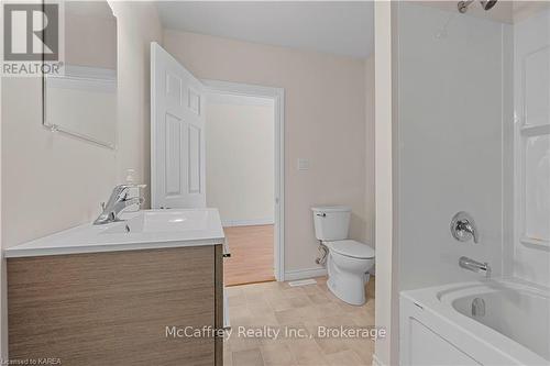 19 Kingston Street, Rideau Lakes (817 - Rideau Lakes (South Crosby) Twp), ON - Indoor Photo Showing Bathroom