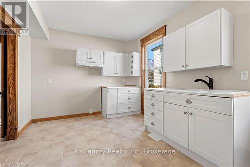 19 Kingston Street, Rideau Lakes (817 - Rideau Lakes (South Crosby) Twp), ON - Indoor Photo Showing Kitchen