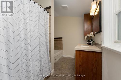 75 Guelph Street, Halton Hills, ON - Indoor Photo Showing Bathroom