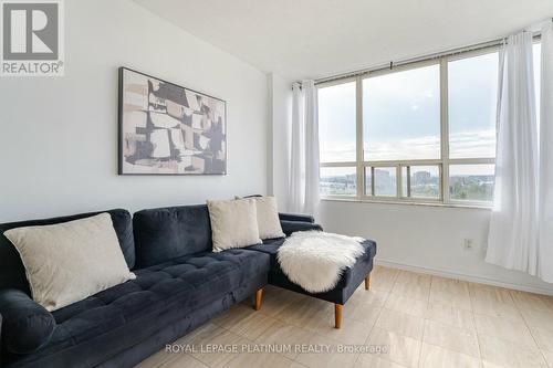 1005 - 30 Malta Avenue, Brampton, ON - Indoor Photo Showing Living Room