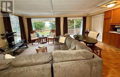 35 Fourth Avenue, Assiginack, Manitoulin Island, ON - Indoor Photo Showing Living Room