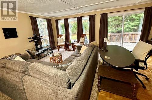 35 Fourth Avenue, Assiginack, Manitoulin Island, ON - Indoor Photo Showing Living Room