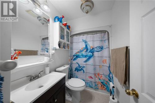 1198 Lincoln Road, Sudbury, ON - Indoor Photo Showing Bathroom