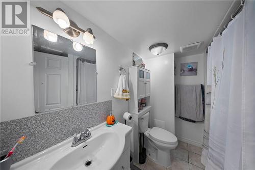 1198 Lincoln Road, Sudbury, ON - Indoor Photo Showing Bathroom