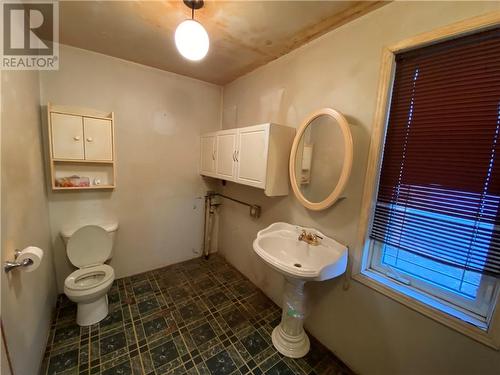 152 Duncan Avenue S, Kirkland Lake, ON - Indoor Photo Showing Bathroom