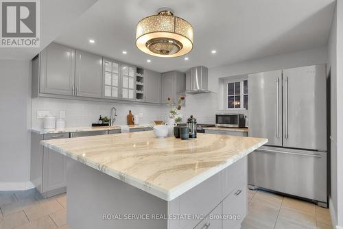 55 Barchard Street, Clarington (Newcastle), ON - Indoor Photo Showing Kitchen With Upgraded Kitchen