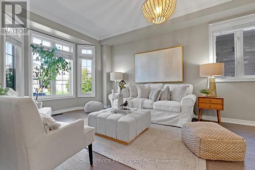 55 Barchard Street, Clarington (Newcastle), ON - Indoor Photo Showing Living Room