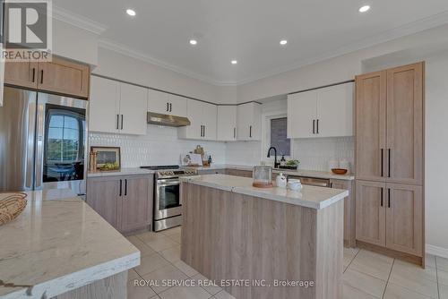 55 Barchard Street, Clarington (Newcastle), ON - Indoor Photo Showing Kitchen With Upgraded Kitchen