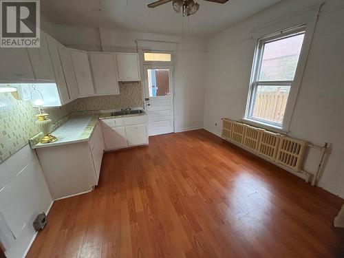 22 Albert St W, Sault Ste. Marie, ON - Indoor Photo Showing Kitchen With Double Sink