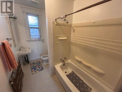 22 Albert St W, Sault Ste. Marie, ON - Indoor Photo Showing Bathroom