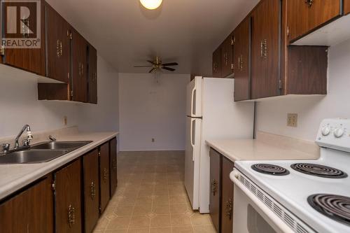 980 Wellington St E, Sault Ste Marie, ON - Indoor Photo Showing Kitchen With Double Sink