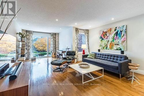 115 Tecumseth Street, Toronto, ON - Indoor Photo Showing Living Room