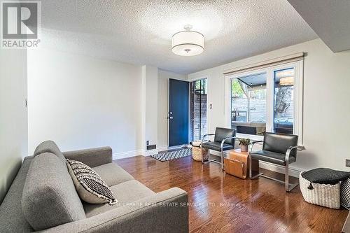 115 Tecumseth Street, Toronto, ON - Indoor Photo Showing Living Room