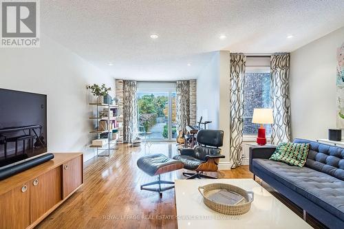 115 Tecumseth Street, Toronto, ON - Indoor Photo Showing Living Room