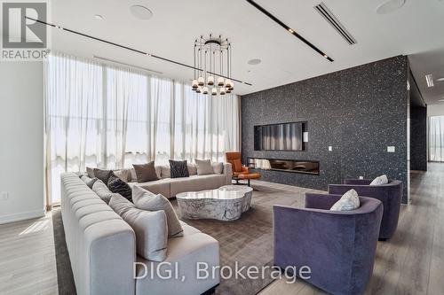 909 - 325 Yorkland Boulevard, Toronto, ON - Indoor Photo Showing Living Room With Fireplace