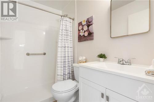 Nicely updated bathroom. - 189 Allan Drive, Arnprior, ON - Indoor Photo Showing Bathroom