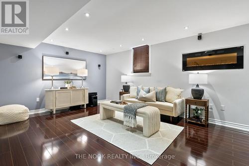 35 Personna Circle, Brampton (Credit Valley), ON - Indoor Photo Showing Living Room