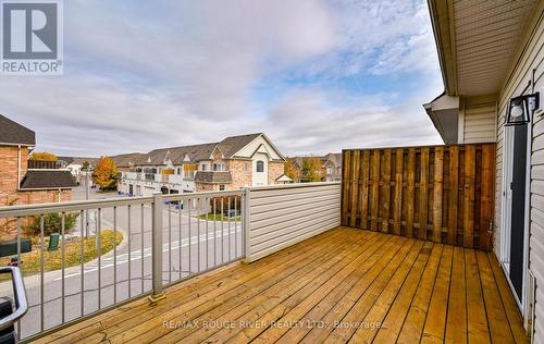 22 Wicker Park Way, Whitby, ON 