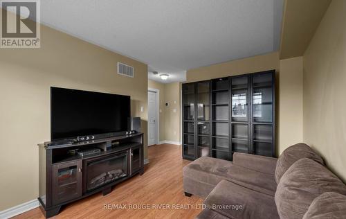 22 Wicker Park Way, Whitby, ON 