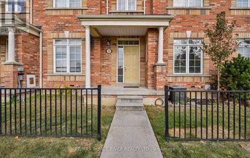 22 Wicker Park Way, Whitby, ON 