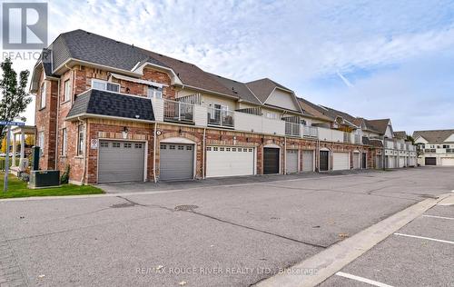 22 Wicker Park Way, Whitby, ON 