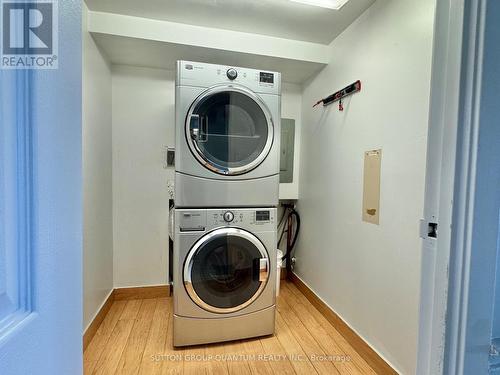 712 - 5280 Lakeshore Road, Burlington, ON - Indoor Photo Showing Laundry Room