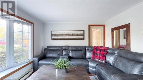 644 Scott Street, Kincardine, ON - Indoor Photo Showing Living Room