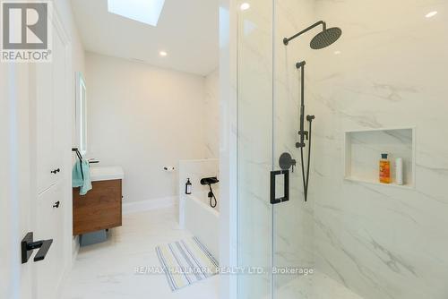 125 Leyton Avenue, Toronto, ON - Indoor Photo Showing Bathroom