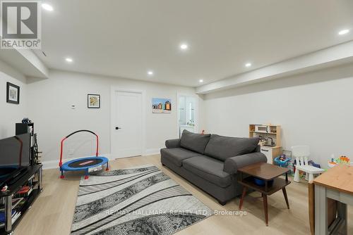 125 Leyton Avenue, Toronto, ON - Indoor