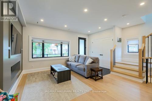 125 Leyton Avenue, Toronto, ON - Indoor Photo Showing Other Room