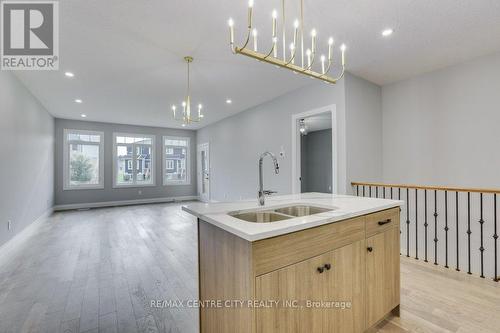 271 South Carriage Road, London, ON - Indoor Photo Showing Kitchen With Double Sink