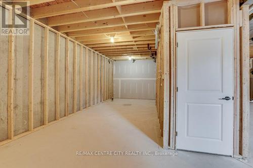 271 South Carriage Road, London, ON - Indoor Photo Showing Other Room