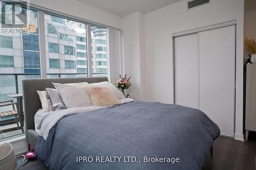 1905 - 125 Blue Jays Way, Toronto, ON - Indoor Photo Showing Bedroom