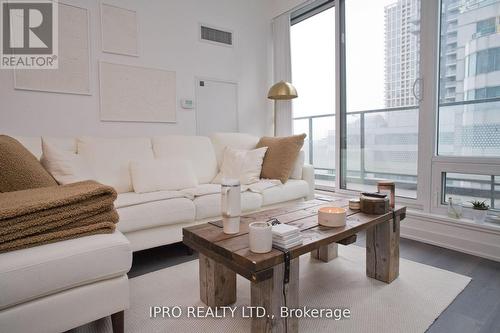 1905 - 125 Blue Jays Way, Toronto, ON - Indoor Photo Showing Living Room