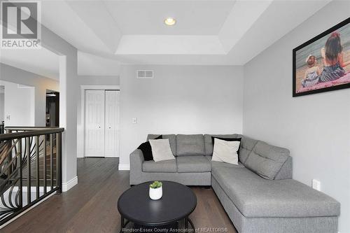 4325 Pioneer, Windsor, ON - Indoor Photo Showing Living Room