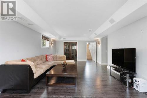 4325 Pioneer, Windsor, ON - Indoor Photo Showing Living Room