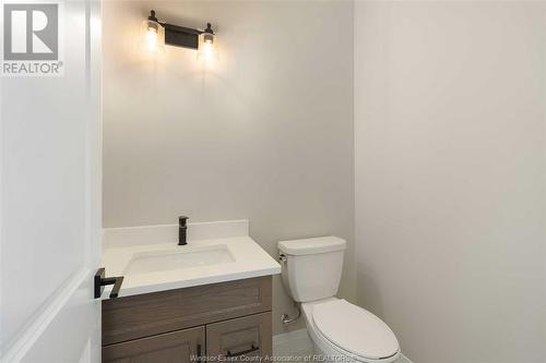 2584 Mayfair, Lasalle, ON - Indoor Photo Showing Bathroom