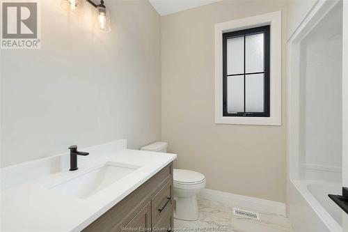 2584 Mayfair, Lasalle, ON - Indoor Photo Showing Bathroom