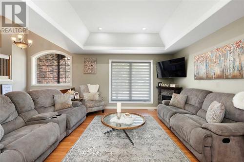 884 Westwood, Lakeshore, ON - Indoor Photo Showing Living Room