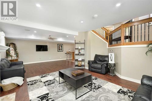 884 Westwood, Lakeshore, ON - Indoor Photo Showing Living Room