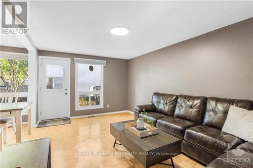 55 Malvern Drive, Ottawa, ON - Indoor Photo Showing Living Room