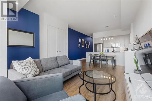 511 Gladstone Avenue Unit#5, Ottawa, ON - Indoor Photo Showing Living Room