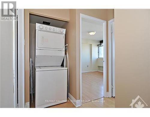 2205 - 500 Laurier Avenue W, Ottawa, ON - Indoor Photo Showing Laundry Room